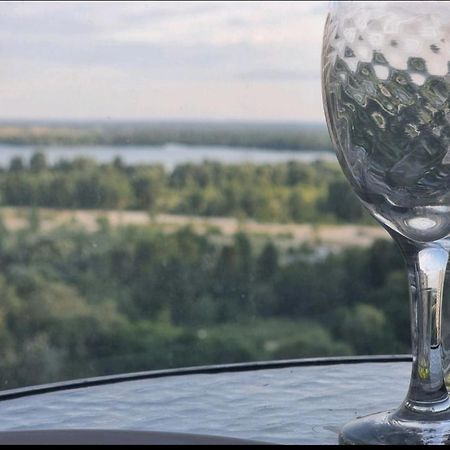 М. Харьковская, Ул. Вишняковская Kyiv Exterior photo