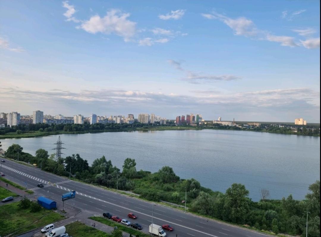 М. Харьковская, Ул. Вишняковская Kyiv Exterior photo